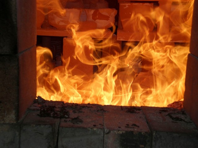 Anagama kiln using unseasonal wood