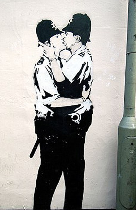 Banksy Policemen Kissing3
